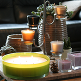 Kaarsen in glas of aardewerk